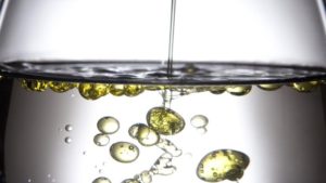 Почему масло не смешивается с водой