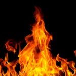 Является ли огонь твердым, жидким или газообразным ?